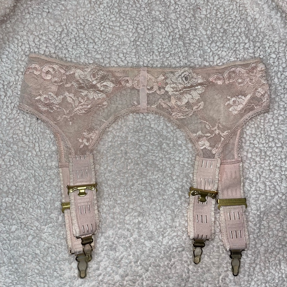 COPY - Victoria’s Secret Garter Belt Size:M/L